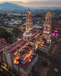Catedral y Centro Histórico de Morelia con cantera rosa